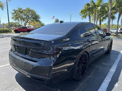 Black Sapphire Metallic 2022 BMW 740 i