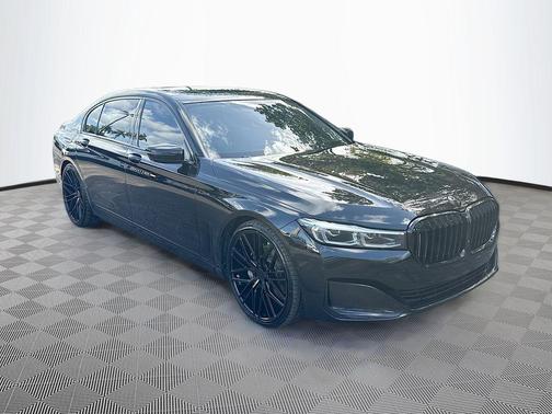 Black Sapphire Metallic 2022 BMW 740 i