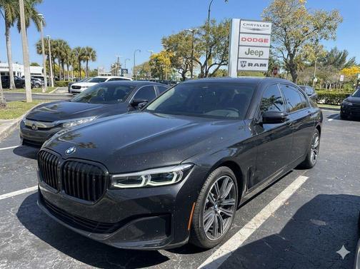 Black Sapphire Metallic 2022 BMW 740 i
