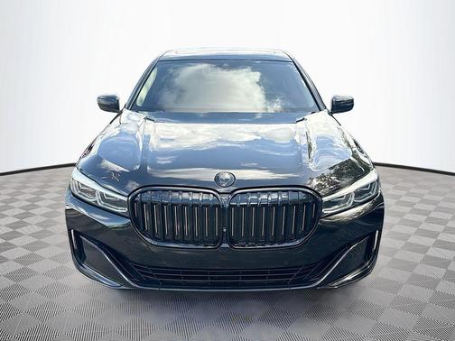 Black Sapphire Metallic 2022 BMW 740 i