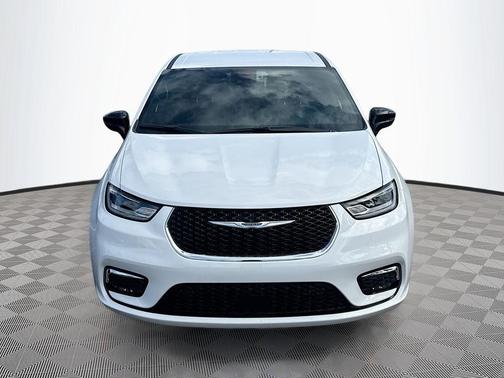 Bright White Clearcoat 2026 Chrysler Pacifica L