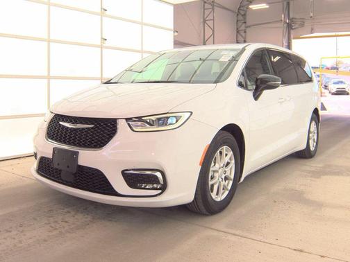 Bright White Clearcoat 2025 Chrysler Pacifica L