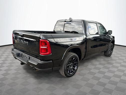 Diamond Black Crystal Pearlcoat 2026 RAM 1500 Limited