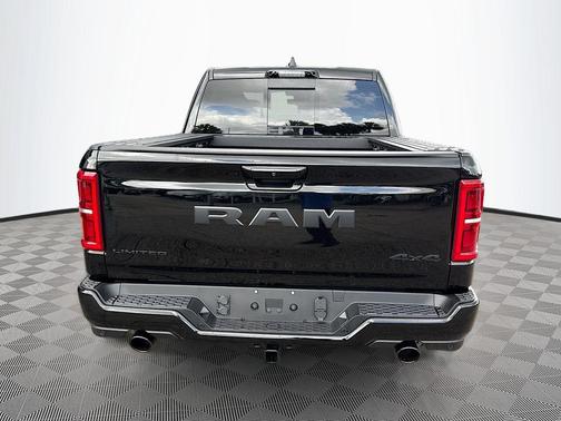 Diamond Black Crystal Pearlcoat 2026 RAM 1500 Limited