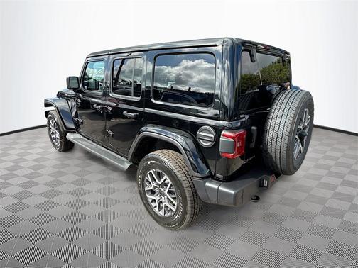 2025 Jeep Wrangler 4-Door Sahara 4x4