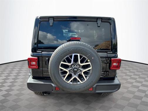 2025 Jeep Wrangler 4-Door Sahara 4x4