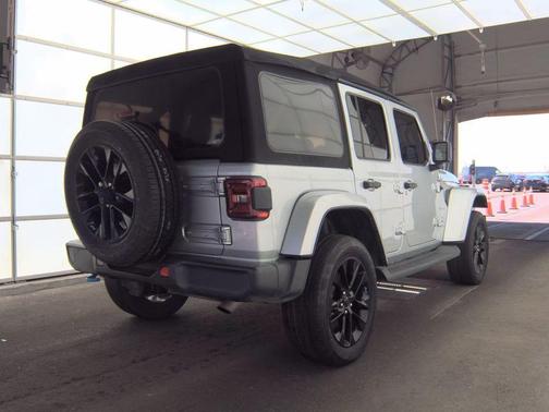 Silver Zynith Clearcoat 2022 Jeep Wrangler Unlimited 4xe Sahara