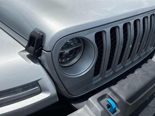Silver Zynith Clearcoat 2022 Jeep Wrangler Unlimited 4xe Sahara