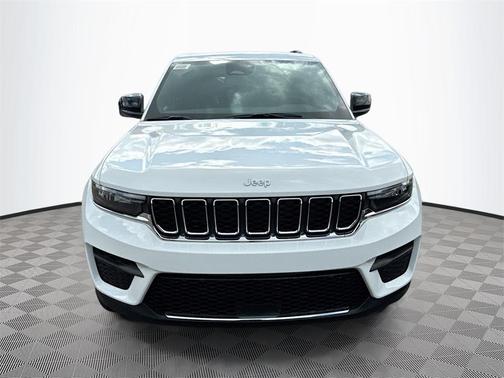 2025 Jeep Grand Cherokee Laredo