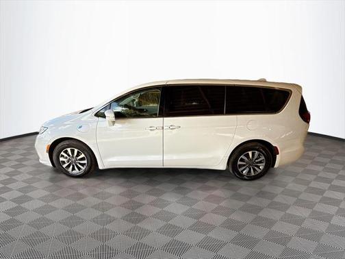2022 Chrysler Pacifica Hybrid Touring L