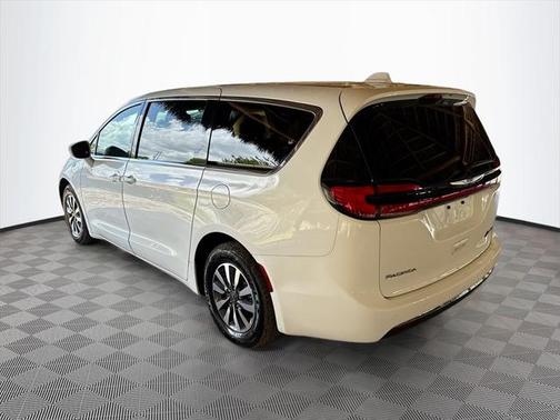 2022 Chrysler Pacifica Hybrid Touring L