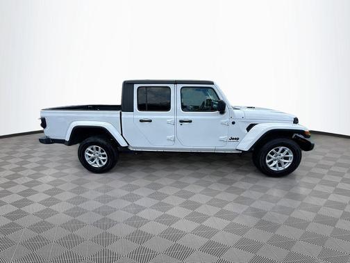 Bright White Clearcoat 2023 Jeep Gladiator Sport S
