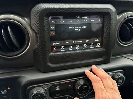 Bright White Clearcoat 2023 Jeep Gladiator Sport S