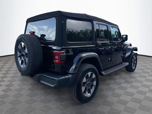 Black Clearcoat 2022 Jeep Wrangler Unlimited Sahara