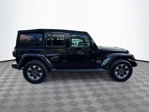 Black Clearcoat 2022 Jeep Wrangler Unlimited Sahara