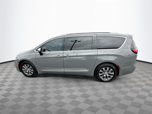 2023 Chrysler Pacifica L