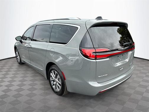 2023 Chrysler Pacifica L