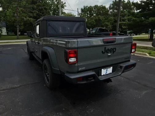 2021 Jeep Gladiator Sport
