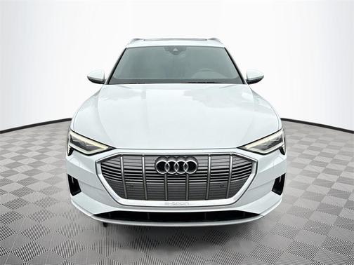 2019 Audi e-tron Premium Plus