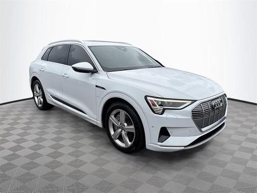 2019 Audi e-tron Premium Plus