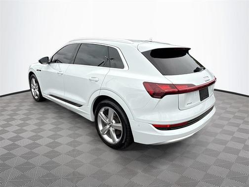 2019 Audi e-tron Premium Plus