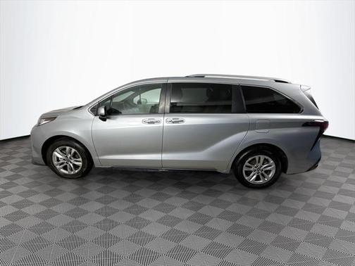 2022 Toyota Sienna Limited 7-Passenger