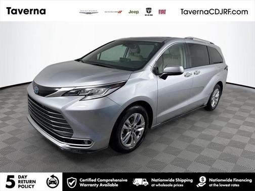 2022 Toyota Sienna Limited 7-Passenger