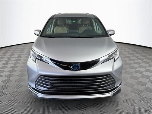 2022 Toyota Sienna Limited 7-Passenger