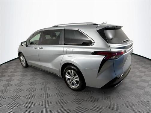 2022 Toyota Sienna Limited 7-Passenger