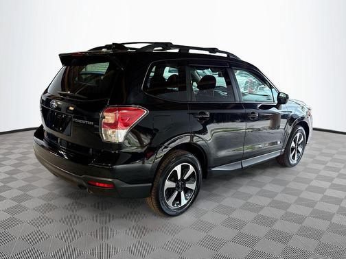 Crystal Black Silica 2018 Subaru Forester 2.5i Premium