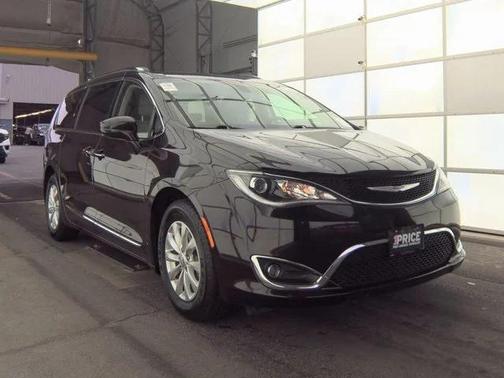 2018 Chrysler Pacifica Touring-L