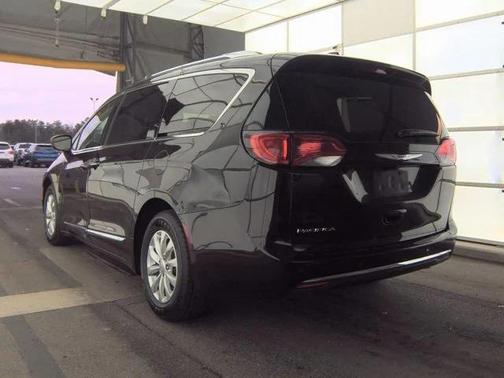 2018 Chrysler Pacifica Touring-L