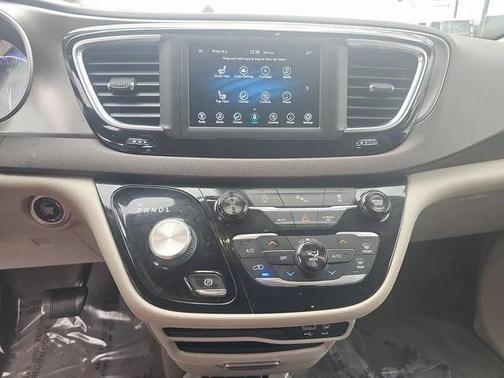 2018 Chrysler Pacifica Touring-L