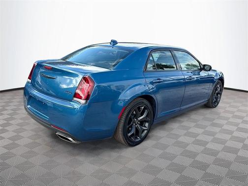 2022 Chrysler 300 Touring