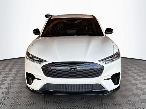 Star White Metallic Tri-Coat 2021 Ford Mustang Mach-E GT