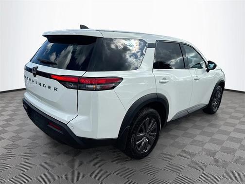 2024 Nissan Pathfinder S FWD