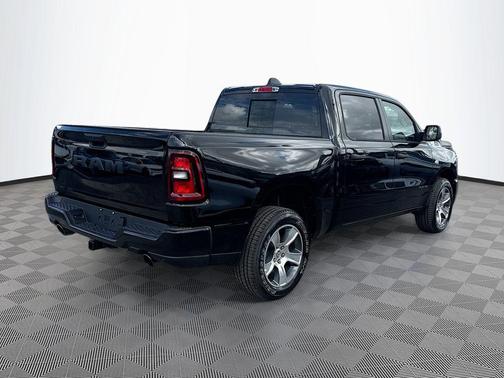 Diamond Black Crystal Pearlcoat 2026 RAM 1500 Express