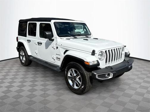 Bright White Clearcoat 2022 Jeep Wrangler Unlimited Sahara