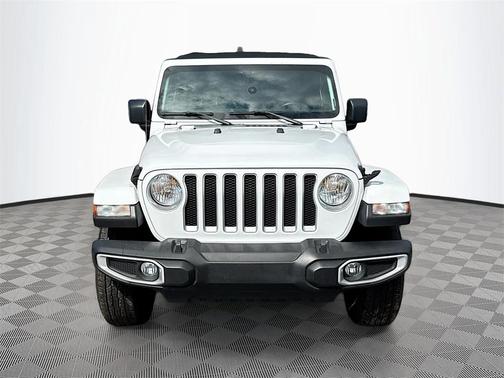 Bright White Clearcoat 2022 Jeep Wrangler Unlimited Sahara