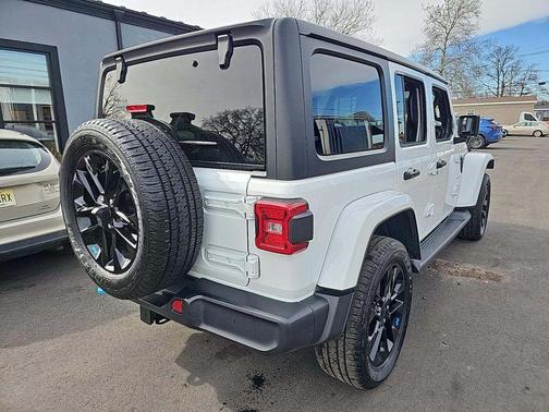 Bright White Clearcoat 2022 Jeep Wrangler Unlimited 4xe Sahara