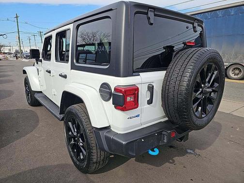 Bright White Clearcoat 2022 Jeep Wrangler Unlimited 4xe Sahara