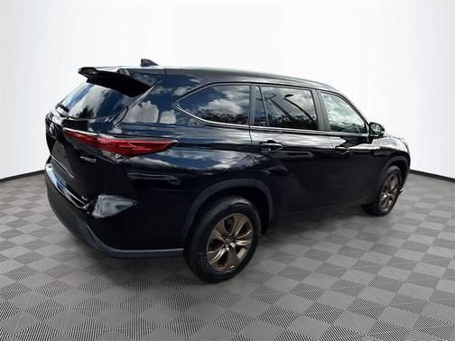 2023 Toyota Highlander Hybrid XLE