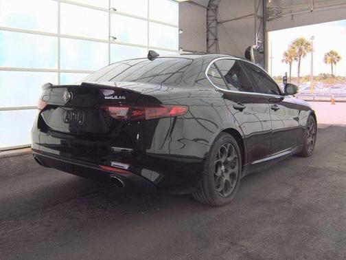 2017 Alfa Romeo Giulia Base