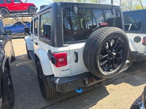 Bright White Clearcoat 2023 Jeep Wrangler 4xe Sahara