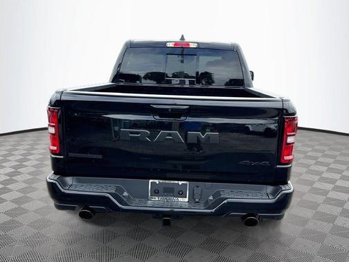 Diamond Black Crystal Pearlcoat 2027 RAM 1500 Big Horn/Lone Star