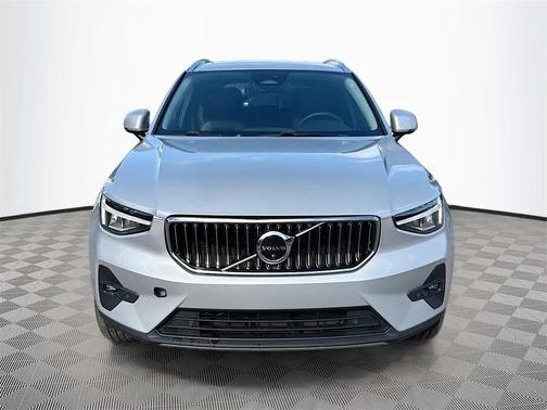2023 Volvo XC40 B5 Plus Bright Theme