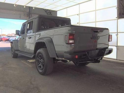 2022 Jeep Gladiator Sport