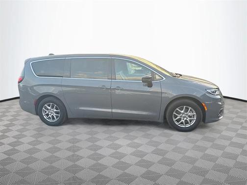 2025 Chrysler Pacifica L