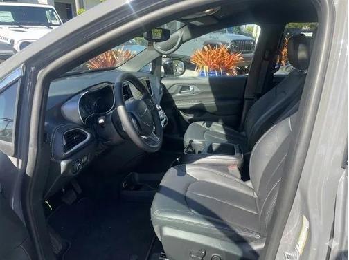 2025 Chrysler Pacifica L