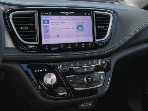 2025 Chrysler Pacifica L